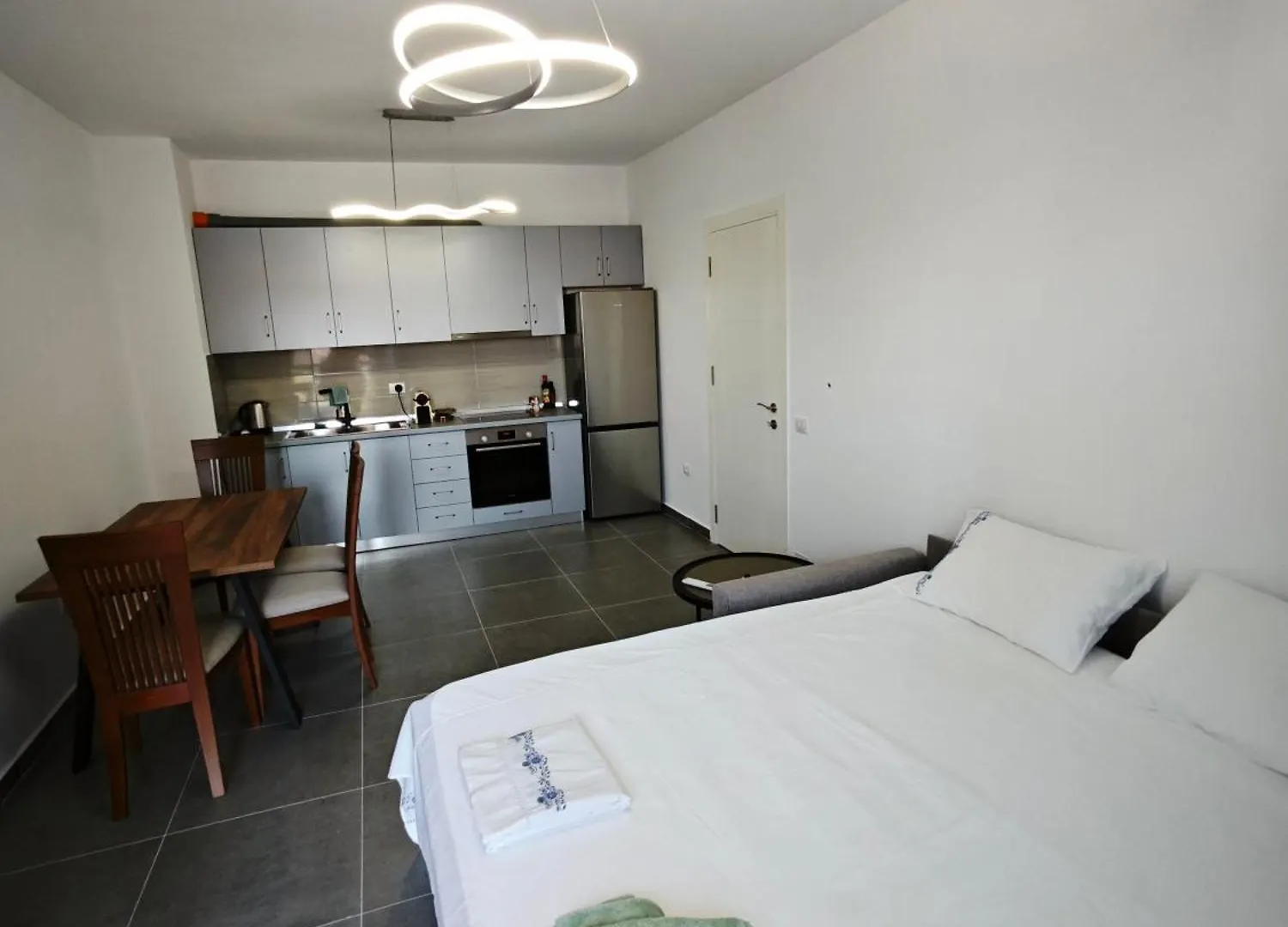 Vasil Gjika Apartment 3 Тирана Албания